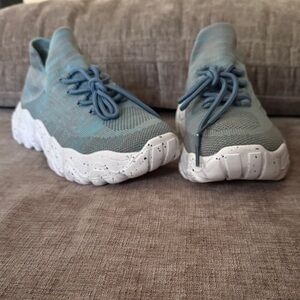 Source Unknown Light Blue Knit Slip-On Sneakers with White Speckled Sole